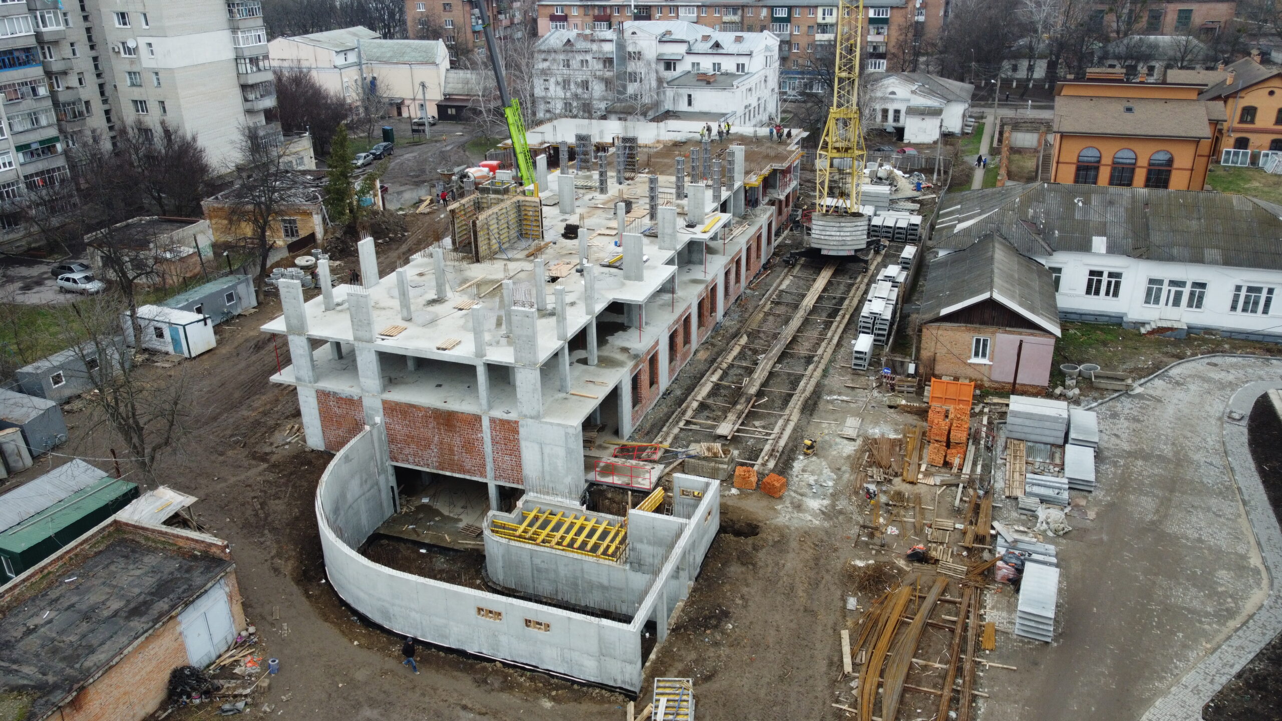 Березень 2023